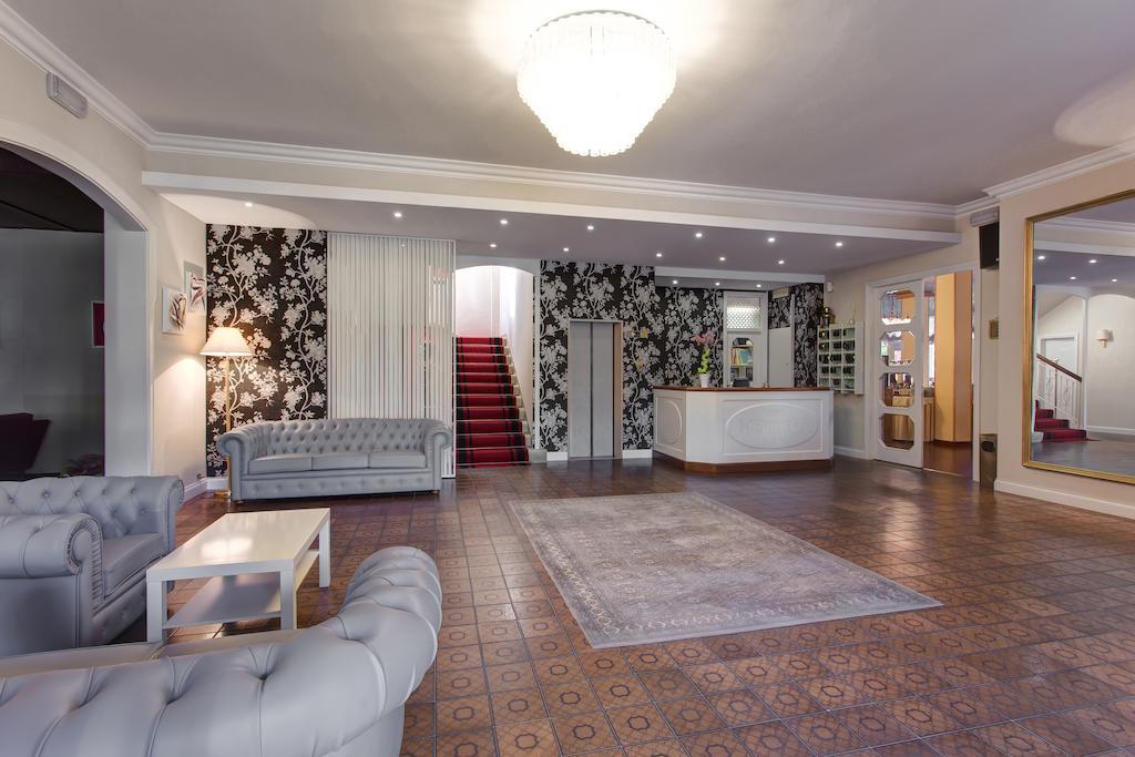 Hotel Meeting